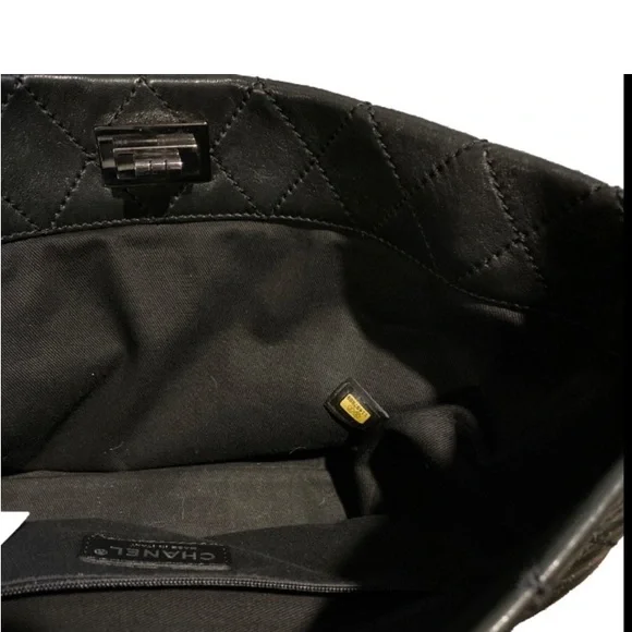 Chanel 2.55 Matelasse Turn Lock Tote Leather Handbag - Picture 4 of 9